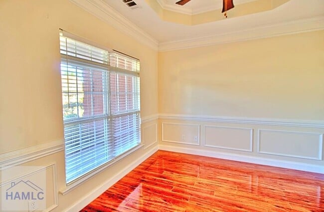 Photo - 1000 White Oak Cir