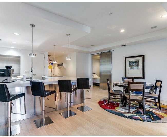 Building Photo - 1505 Elm St