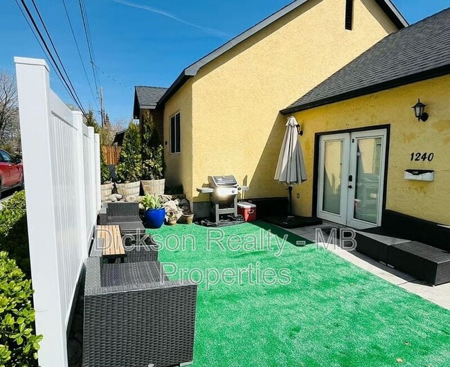 Building Photo - 1240 Plumas St Unit B