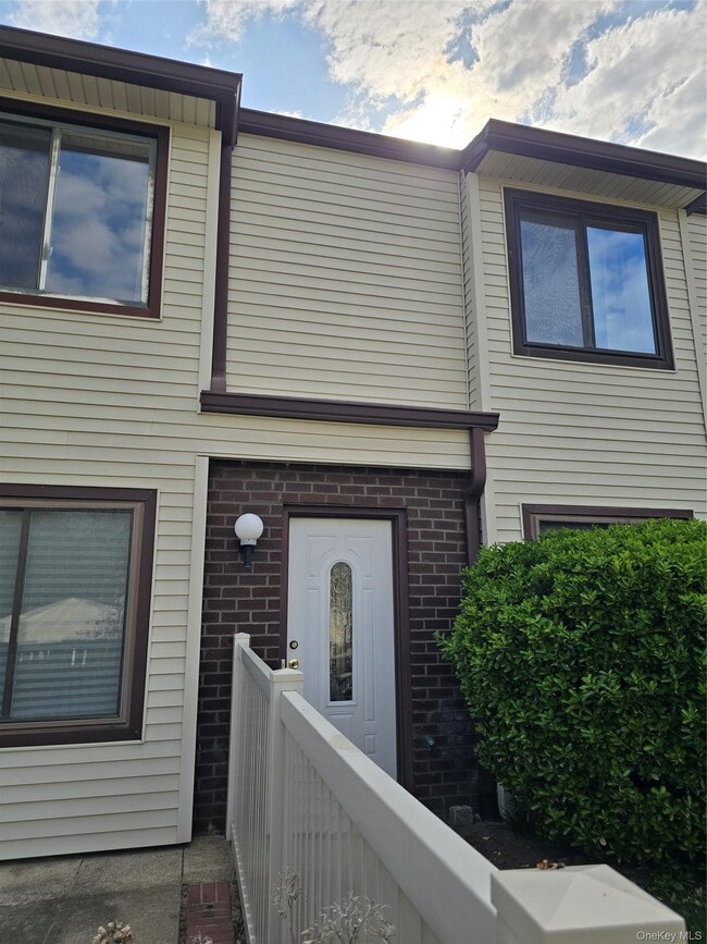 Building Photo - 79 Birchwood Rd