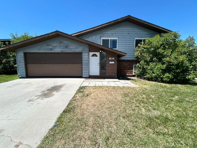5 Bed 2 Bath Home with 2 Car Attached Gara... - 5 Bed 2 Bath Home with 2 Car Attached Gara...