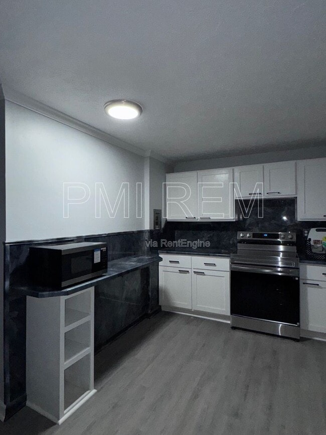 Photo - Newton Apartments