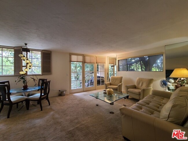 Building Photo - 933 Hilgard Ave Unit 301