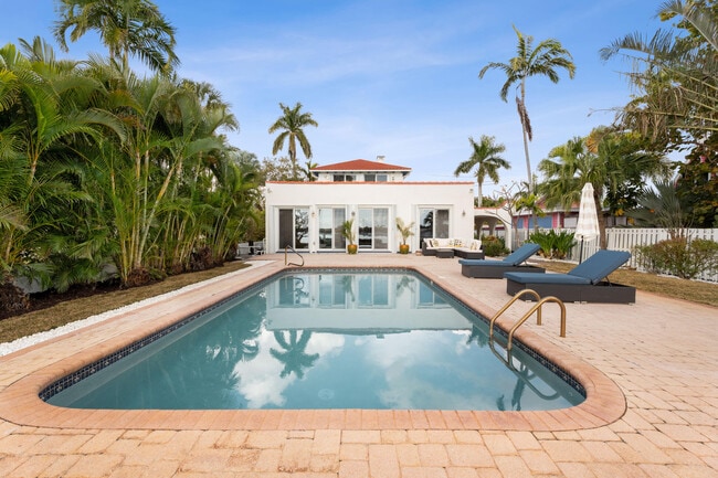 Photo - 114 S Lake Dr