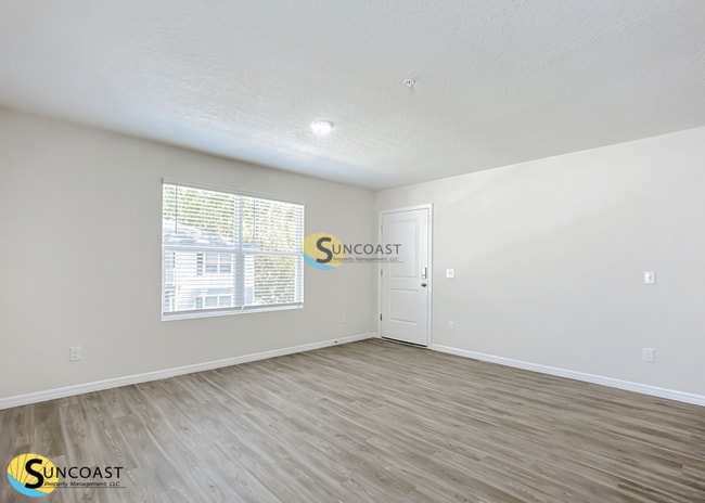 Photo - First Full Month Free! Unidad 11455201