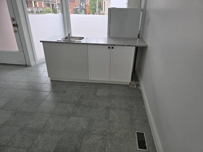 Photo - 502 Somerset St W Unit 1/2