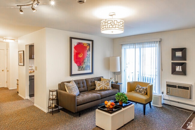 1BR, 1BA - 800SF - :Living Area - Madison Gardens