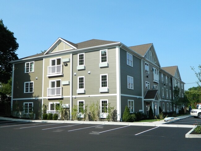 Building Photo - 205 Elm St Unit 308