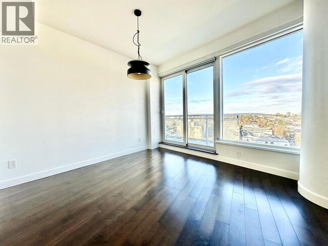 Photo - 1565 W 6th Ave