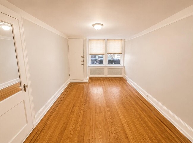 Photo - 240 Suydam St
