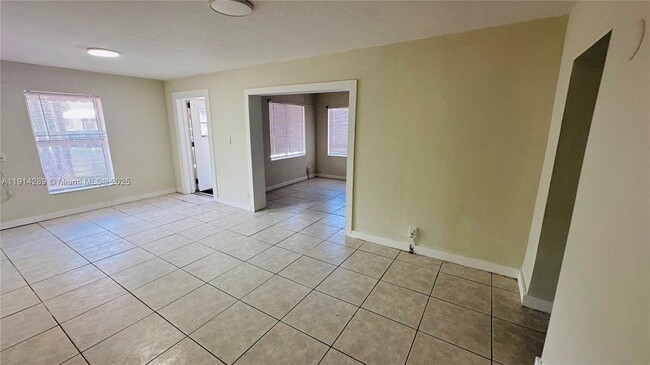 Building Photo - 2250 NE 136th St