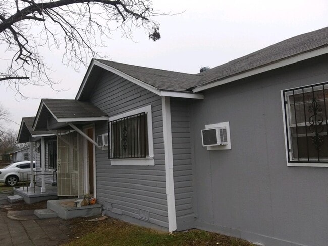 Building Photo - 811 Cantrell Dr Rental