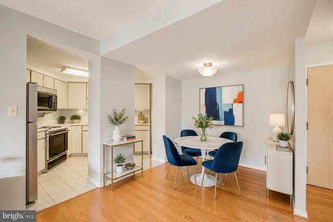 2111 Wisconsin Ave NW Unit 610