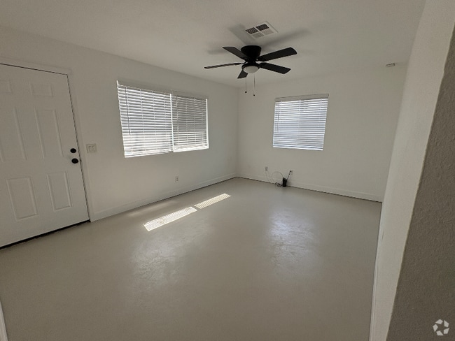 Building Photo - 658 S Grand Rental