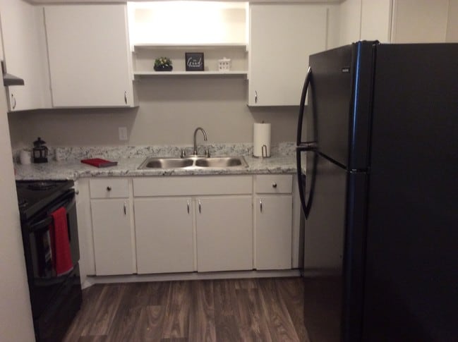 Photo - Yukon Heights Apartments