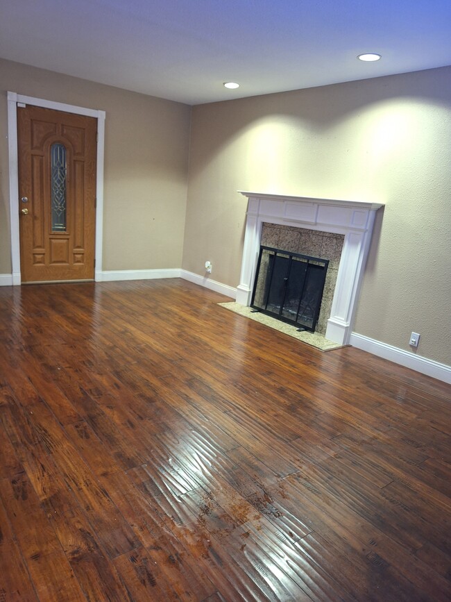 Photo - 240 Cottonwood Dr