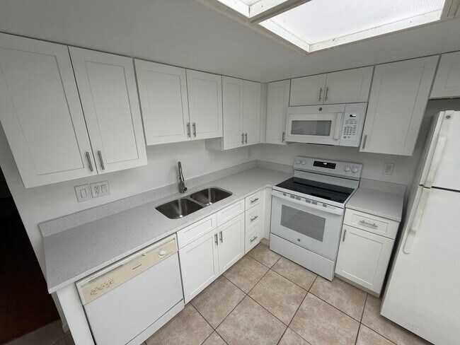 Photo - 3540 Khayyam Ave