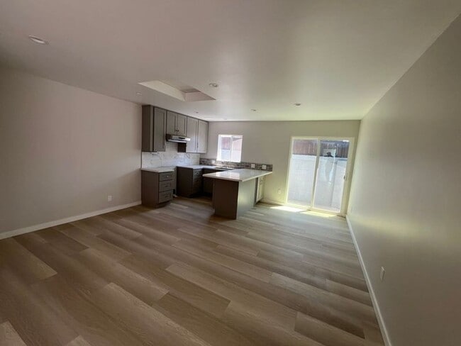Building Photo - 51st Street Apartments Triplex Unit 619