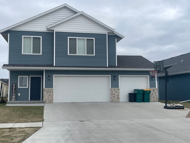 Building Photo - 4-bedroom, 3-bathroom Horace Single-Family Home w/ 3 Stall Garage