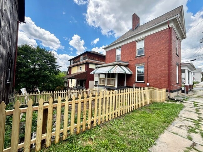 Photo - 3 bedroom/ 1.5 Bath Home for rent MAnor, PA 15665