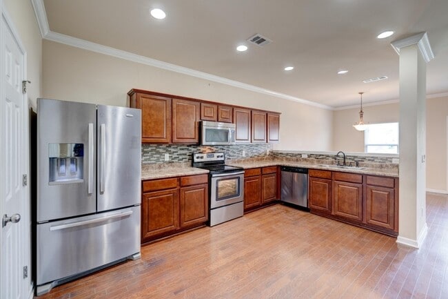 Photo - 654 Pemberton Dr