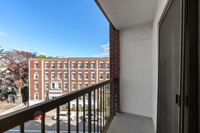 Photo - 1600 Massachusetts Ave Unidad 502