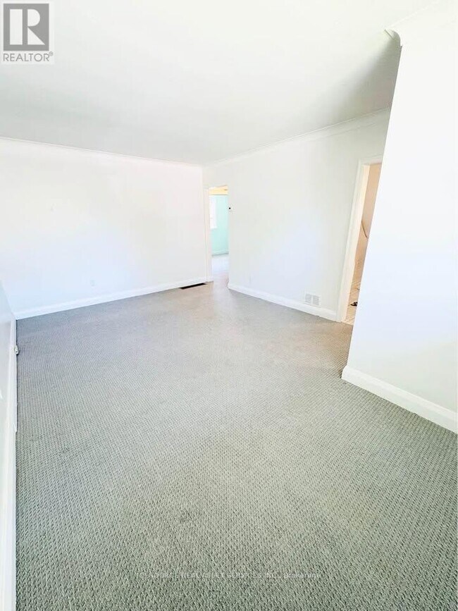 Photo - 74 Vanbrugh Ave