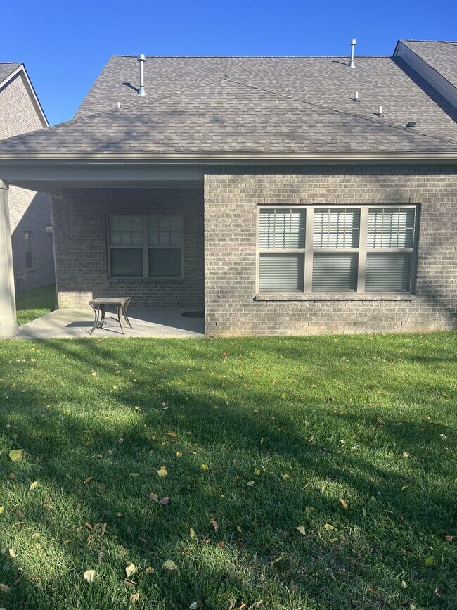3211 Chaucer Ln