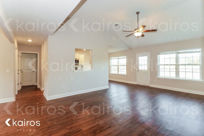 Photo - 220 Western Red Cedar Dr