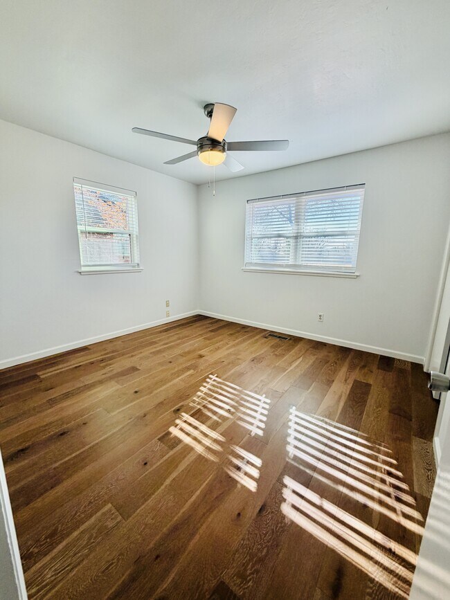 Photo - 2705 Carlton Way