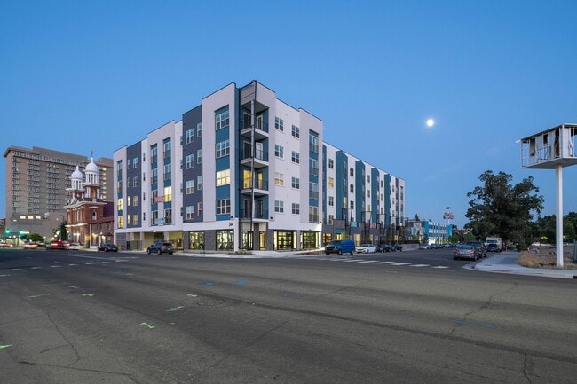 Building Photo - Mod at Riverwalk II Rental