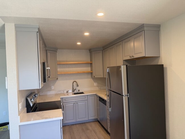 130 Village Ct