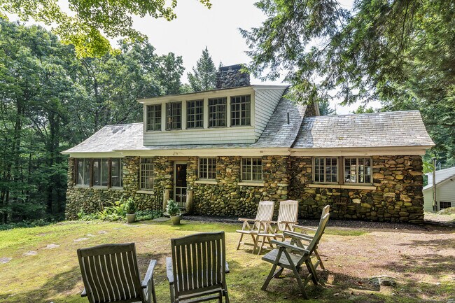 60 Leach Hollow Rd