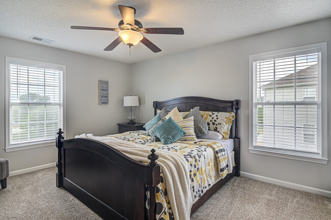 Photo - 6105 Hedgecock Cir