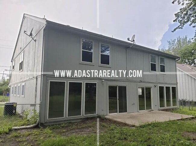 Photo - Spacious Duplex in the Heart of Olathe-Ava...