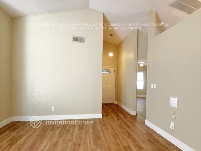Photo - 3462 Lowther Way