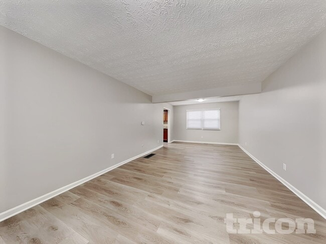 Photo - 406 Weston Rd