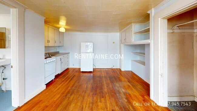 Photo - 200 Center St Unit 3