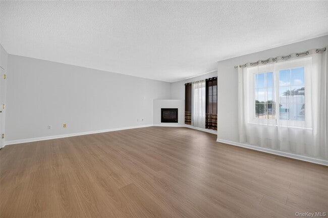 Photo - 242 Maple Ave Unidad 504