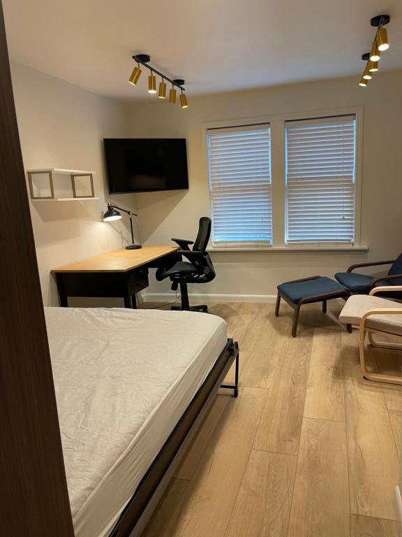 Photo - 2515 N Harvey Ave