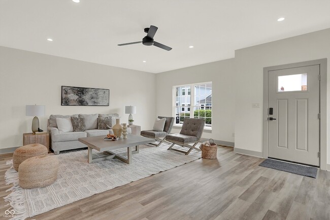 Photo - 220 Sanders St