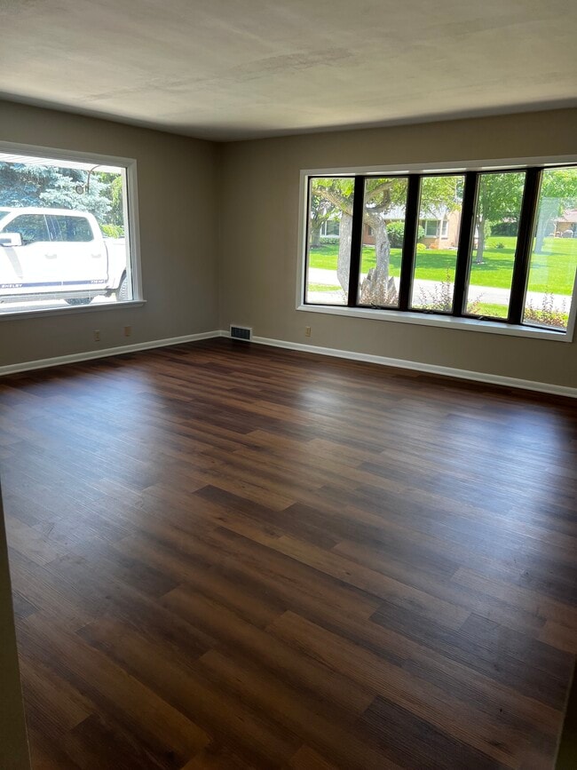 Photo - 211 Luisita Rd