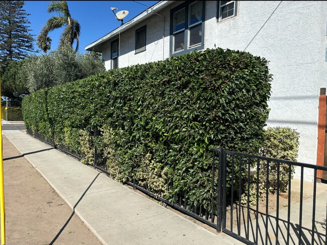 Building Photo - 360 S D St Unit 1