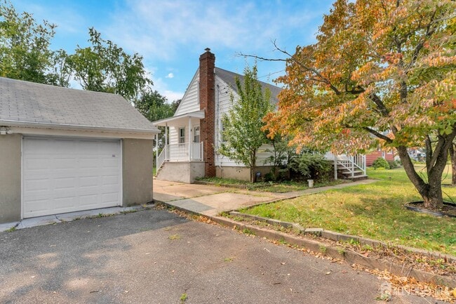 Photo - 372 Seneca Ave