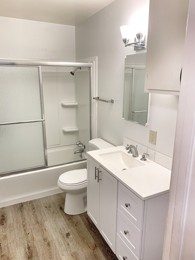 Building Photo - 2233 Peppermint Drive Unit B Rental