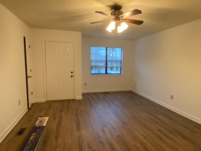 Photo - 2 Bedroom 1 Bath duplex, new flooring, new...