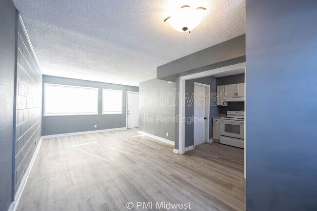 Photo - 6054 E 16th St