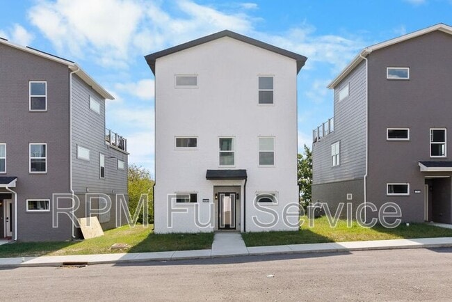 Building Photo - 1241 N Avondale Cir