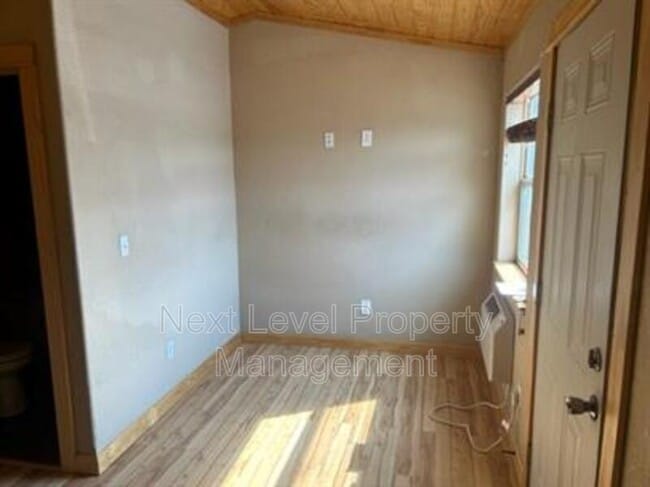 Photo - 1263 2nd Ave E