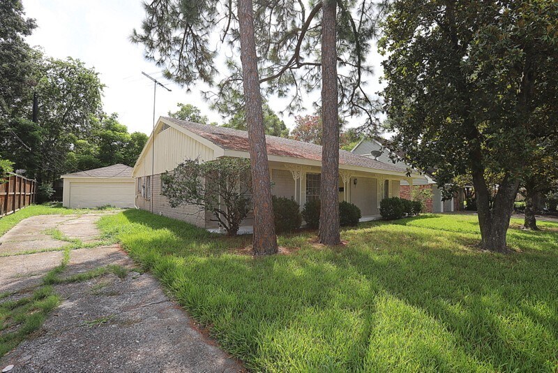 Photo - 11735 N Willowdale Cir